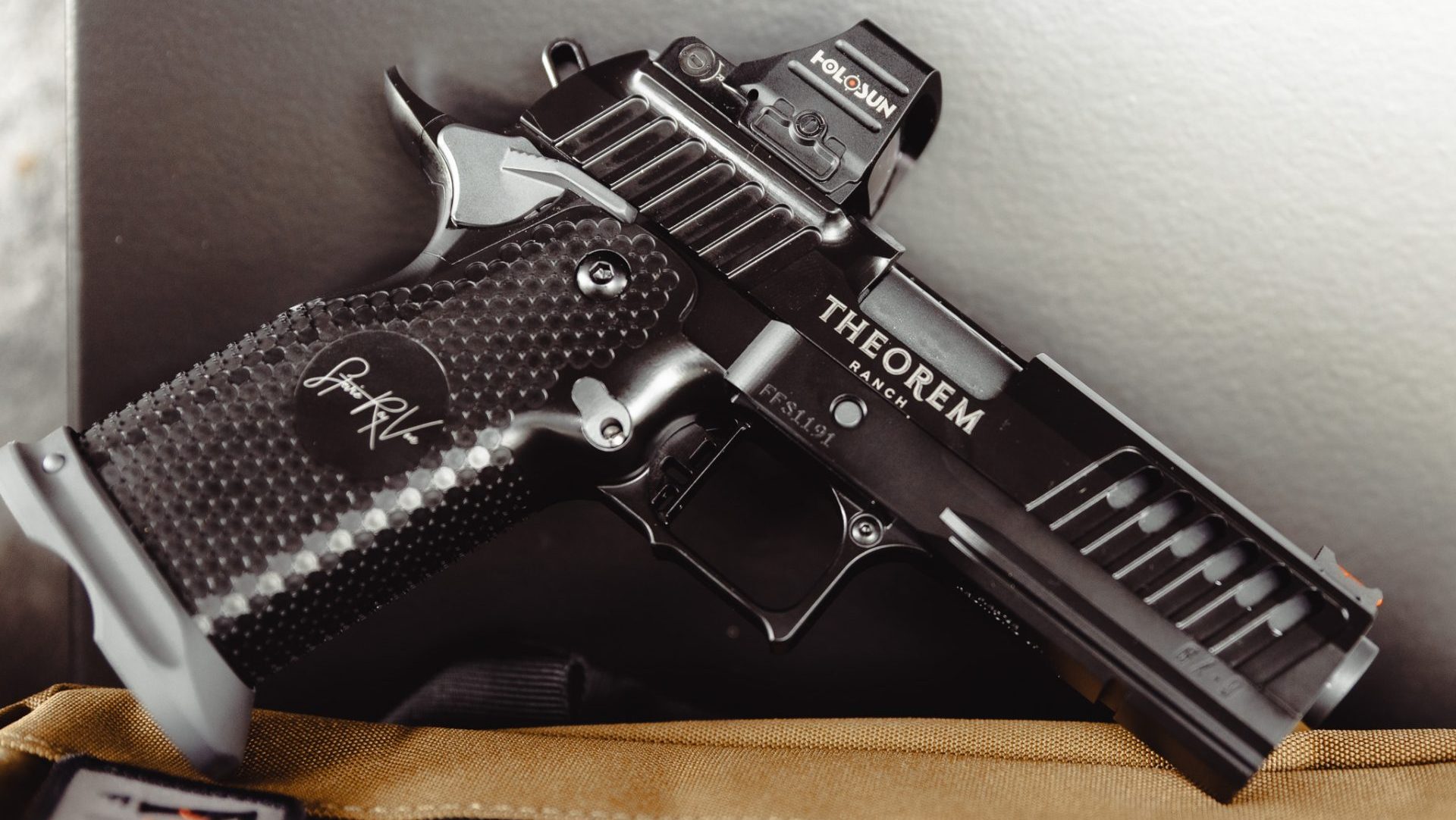 fierce-firearms-the-grizz-rmr-gz9-pistole-stevie-rey-von-edition image 1