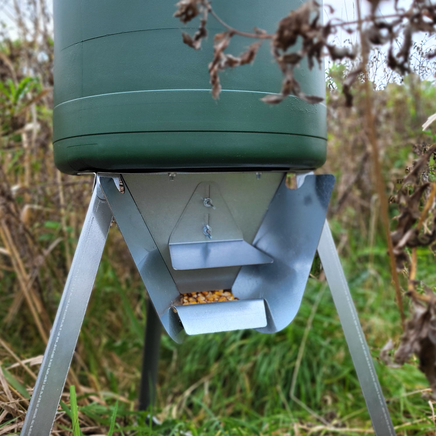 krefelder-fasanentonne-pro-futtertonne-40-liter-mit-rehwildschutz image 5